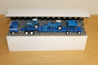 1/64 Freightliner Tractor Trailer With 2 Ford Tractors And Gravity Wagon