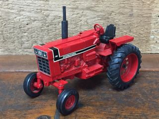 1991 Ertl International 966 Wide Front 1/16 Diecast Farm Tractor Toy W/ Muffler
