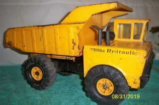 Tonka Mighty Hydraulic Dump Truck 1977 3984 Press Steel Truck 18 1/2 " L