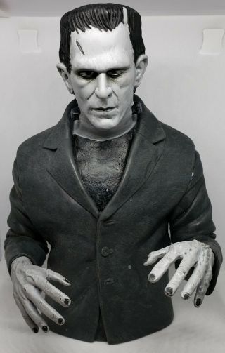 Universal Studios Monsters Frankenstein B&w Bust Bank - Diamond Select