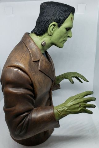 Universal Studios Monsters Frankenstein Bust Bank - Diamond Select 4