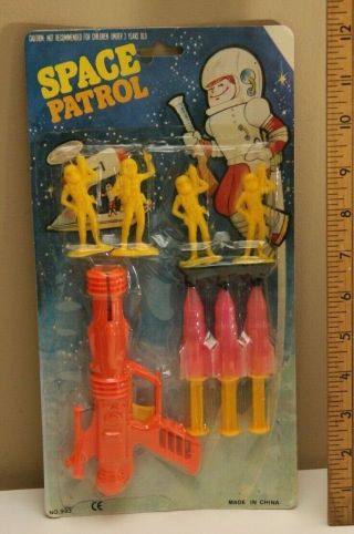Vintage Space Patrol Ray Dart Gun Rocket Astronaut Figure Army Man Peg Playset