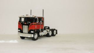 Dcp 1/64 Red/black Peterbilt 352 Cab Over Tractor No Box