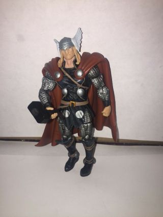 Marvel Universe Legends Avengers Thor 3.  75 " Hasbro Action Figure W/ Hammer