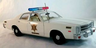 1977 Plymouth Fury Hazzard County Sheriff in 1:18 Scale by Greenlight 19055 8