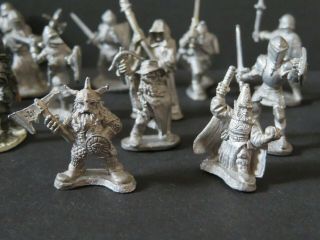 Ral Partha D&D Dungeons and Dragons Miniature 16 Metal Figures 1984 - 1986,  4 bases 5