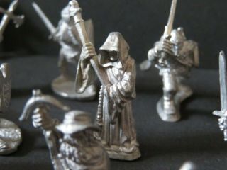 Ral Partha D&D Dungeons and Dragons Miniature 16 Metal Figures 1984 - 1986,  4 bases 6