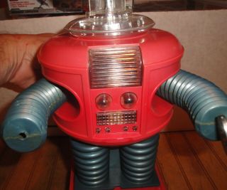 Vintage 1966 REMCO Lost In Space Robot Motorized Toy 2