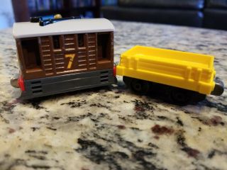 2012 Toby Thomas And Friends Die Cast Magnetic Train & Low Cargo Truck S/h