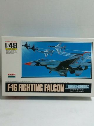Arii: F - 16 Fighting Falcon Thunderbirds 1/48 Scale
