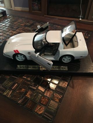Maisto 1:18 1996 White Chevy Corvette Last C4 Special Edition Die Cast Car