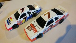 Alan Kulwicki 1:24 Scale Die - Cast Banks - Hooters And Zerex