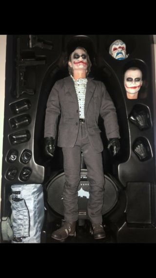 Bank Robber Joker Hot Toy 1.  0 1/6th Scale Figure