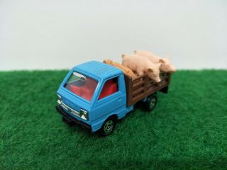 Tomy Tomica Suzuki Carry Cattle Truck Made In Japan