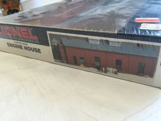 LIONEL 6 - 12710,  Single Stall Engine House KIT,  Never Opened 4