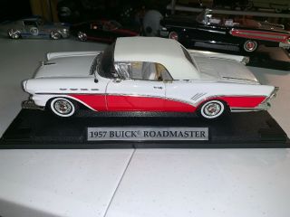 1957 Buick Roadmaster Convertible " American Grafitti " - Motor Max 1:18 Red/white