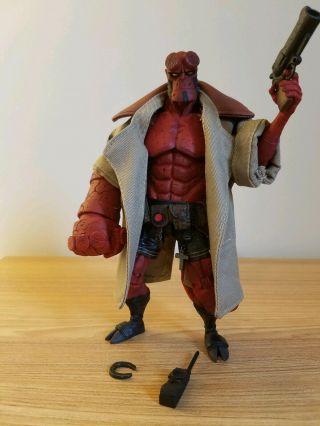Mezco 2005 Hellboy Closed Mouth Varient,  Gentle Giant Trenchcoat
