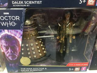 Dr Who Figure Exclusive The War Doctor & Dalek Scientist