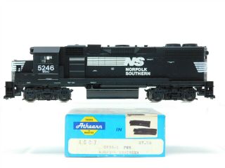 Ho Scale Athearn 4607 Ns Norfolk & Southern Gp38 - 2 Diesel Powered 5246 W/ Light