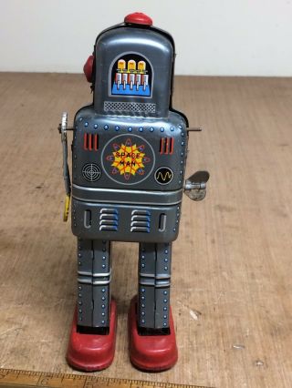 Vintage Wind Up Tin Toy Robot - - Space Man - - Made in Japan 3