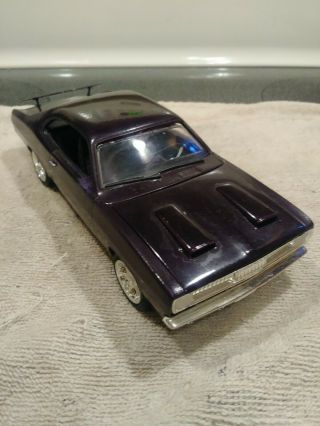 1970s Plymouth Duster V/8 Amt 1:25 Scale Model Car