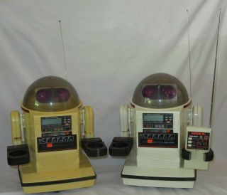 2 Tomy Omnibots 5402 Robots For Display Or Parts With One Remote