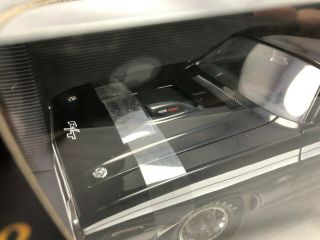 1/18 scale Model ERTL 1971 Dodge Challenger R/T Muscle Car black 4