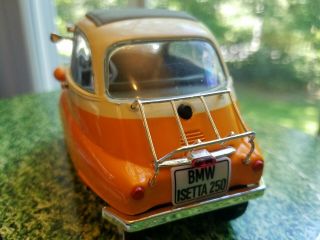 1/18 Revell BMW ISETTA 250 Loose Diecast microcar “bubble car” EXC with display 4