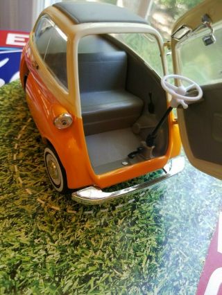 1/18 Revell BMW ISETTA 250 Loose Diecast microcar “bubble car” EXC with display 6