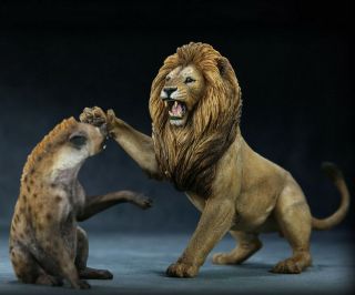 Nanmu Animal Statue Thundering Rage 1/12 Model African Lion Vs Spotted Hyena Toy