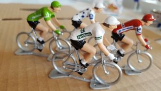 La Vuelta: Pack Maillots Distinctifs - Petit Cycliste Figurine - Cycling Figure