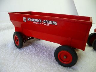 1:16 McCormick Farmall M row crop tractor Two Piece 6