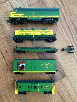 Athern,  John Deere,  (model B Express) Ho Scale (5 - Car) Train W/ Diesel Engine