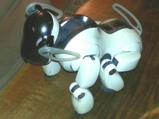 SONY AIBO ERS - 7 W/ OEM SONY CARRY CASE AND LATEST MIND UPDATE 3