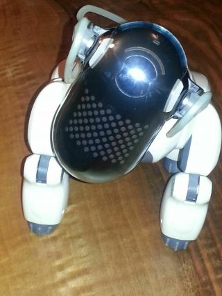 SONY AIBO ERS - 7 W/ OEM SONY CARRY CASE AND LATEST MIND UPDATE 4