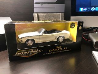 1:18 Ertl American Muscle 1969 Chevrolet Camaro Ss Convertible In White