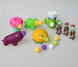 Plants Vs Zombies Gift Package Set - 5 Plants,  3 Zombies,  10 Balls