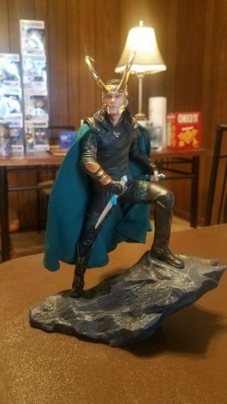 Iron Studios Thor Ragnarok Loki Battle Diorama Figure,  Pre - Owned