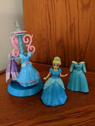 Disney Princess Magic Clip Dolls Cinderella,  Hanger And 4 Dresses