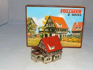 Pre - Built Z Scale Vollmer Z 9533 Half - Timbered Inn Hotel House Building