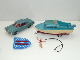 Corgi Gift Set 31 Buick Riviera & Dolphin 20 Boat On Trailer W/girl & Skis