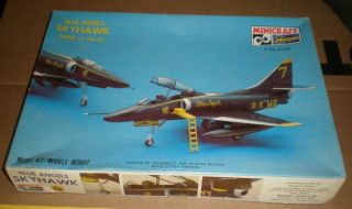Hasegawa Minicraft Blue Angels Skyhawk A4e/f Or Ta - 4j 1/72 Scale Model Plane Kit