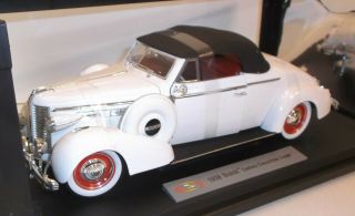 Signature 1938 Buick Century Convertible Coupe Die - Cast Boxed 1:18