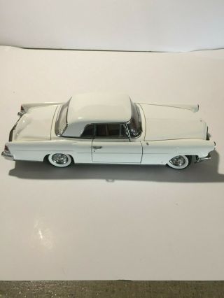 1/18 Lucky Die Cast Signature Series 1956 Lincoln Continental Mark Ii White