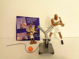 1996 Warner Bros Space Jam Charles Barkley Wile E.  Coyote Action Figure Complete