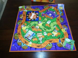 Peanuts It ' s the Great Pumpkin Charlie Brown Halloween Board Game COMPLETE 2