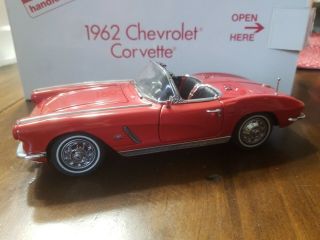 Danbury 1962 Red Chevrolet Corvette Convertible 1:24 Die - Cast Car