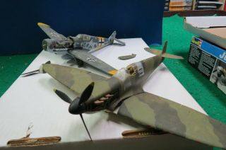 1/32 Spitfire & Me 109 (prebuilt -) 2 Aircraft