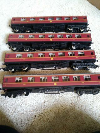 Hornby Coaches Set Of Four 00gauge Model Train