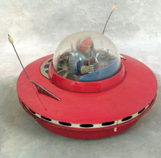 1950 Ko Yoshiya Japan Tin Battery operated Robot Flying Saucer Space Pilot Runs 3